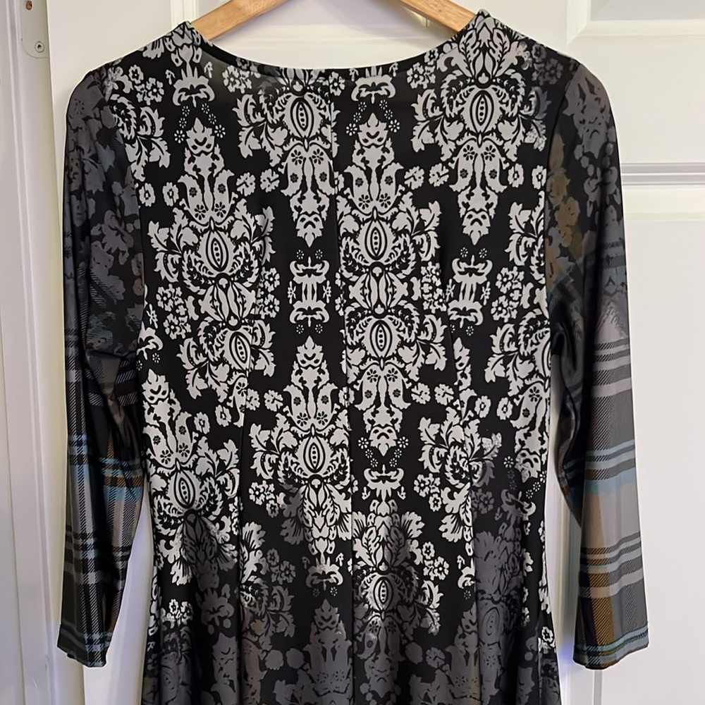 Patterned Handkerchief Dress - Picture 5 of 15